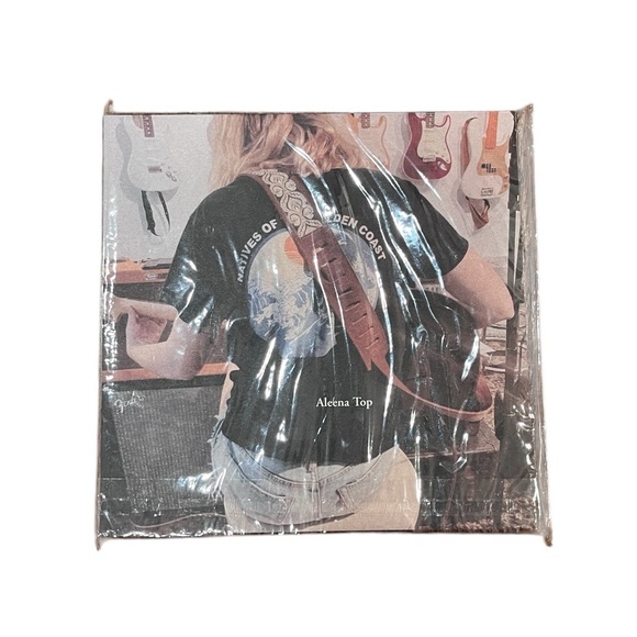 Brandy Melville Rare Post Cards Unopened - Picture 1 of 4